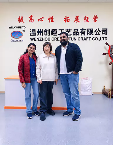 Kupujúci si prezreli závod Wenzhou Create Fun Craft Co., Ltd